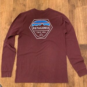 Patagonia Men’s Graphic Long Sleeve Shirt – Maroon – Size XS